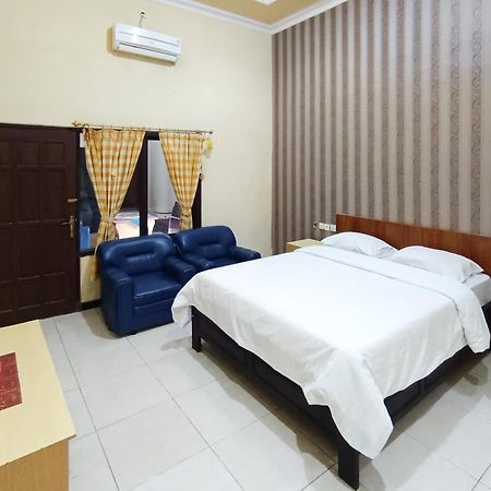 Hotel Gita Puri Redpartner Blitar Exterior foto