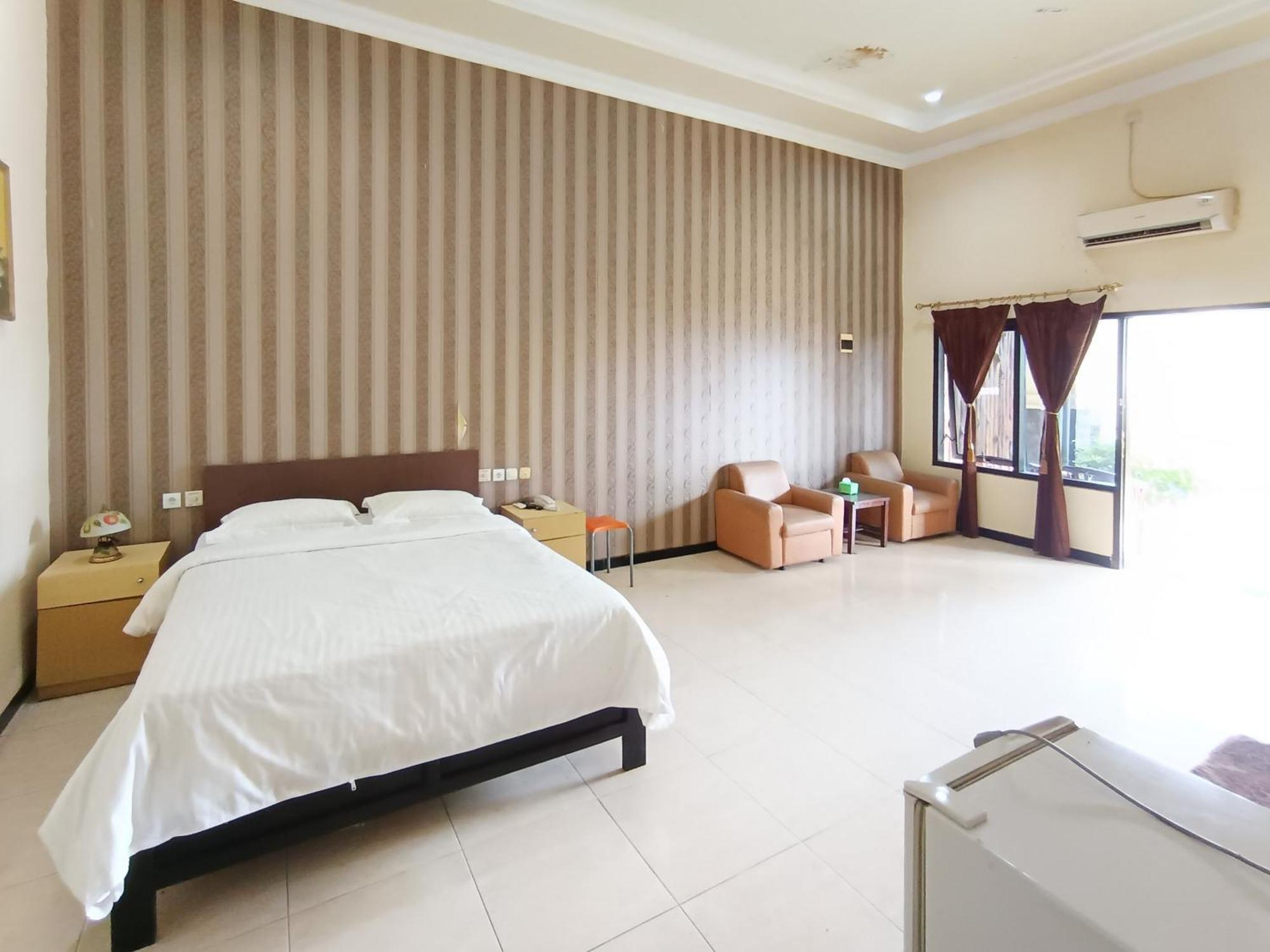 Hotel Gita Puri Redpartner Blitar Exterior foto