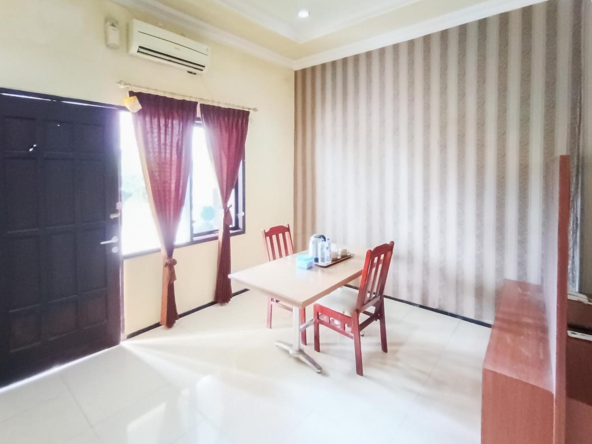 Hotel Gita Puri Redpartner Blitar Exterior foto