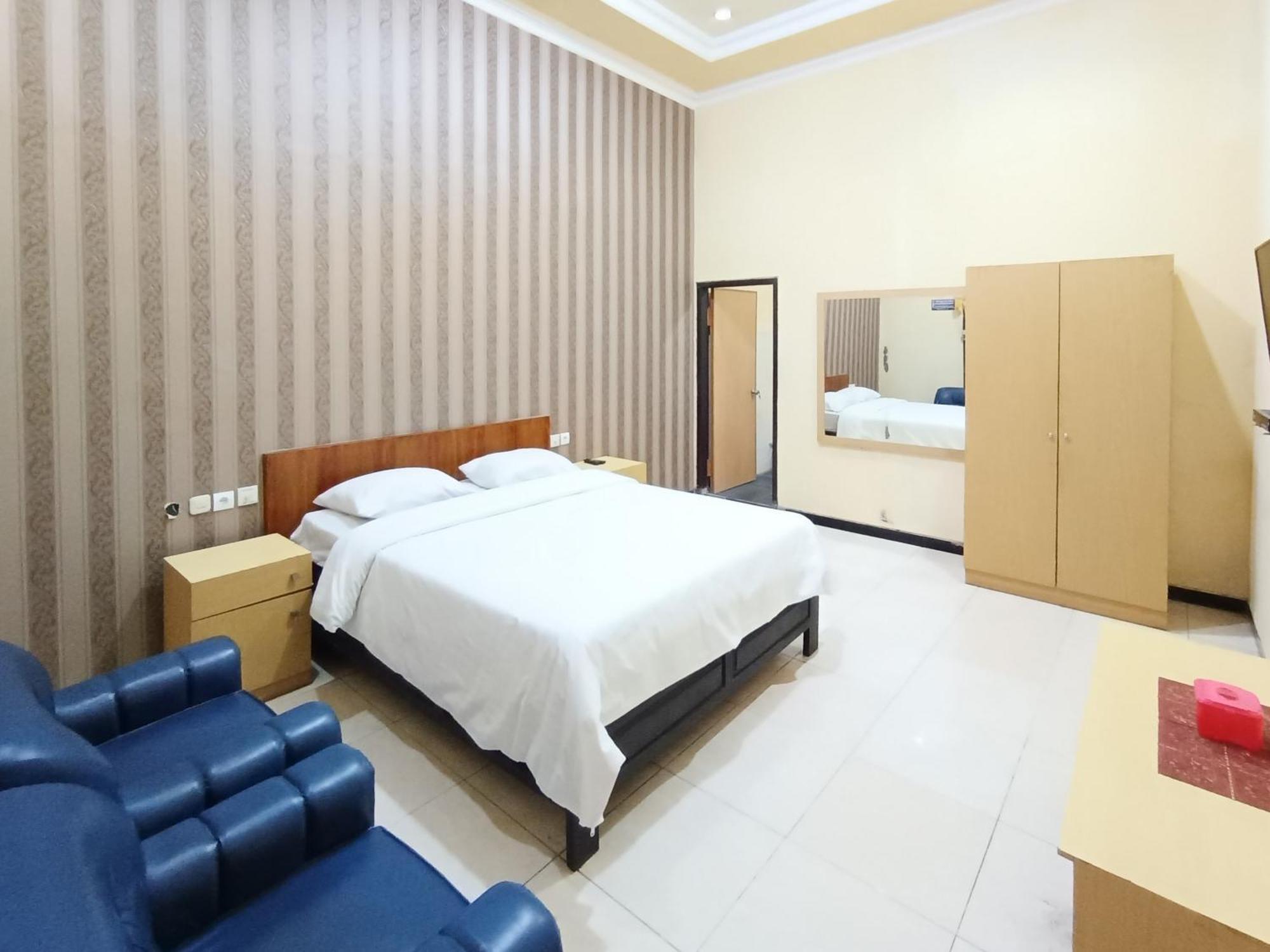 Hotel Gita Puri Redpartner Blitar Exterior foto