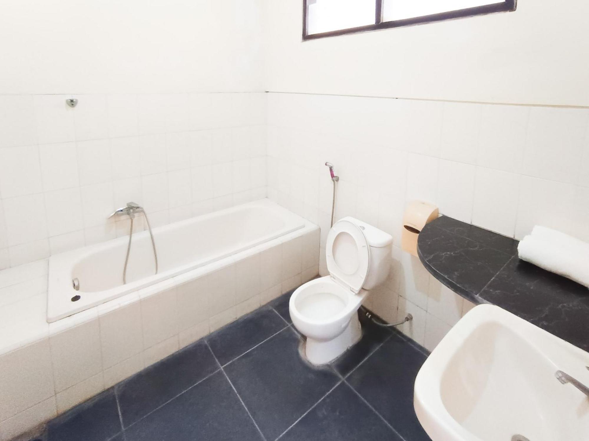 Hotel Gita Puri Redpartner Blitar Exterior foto
