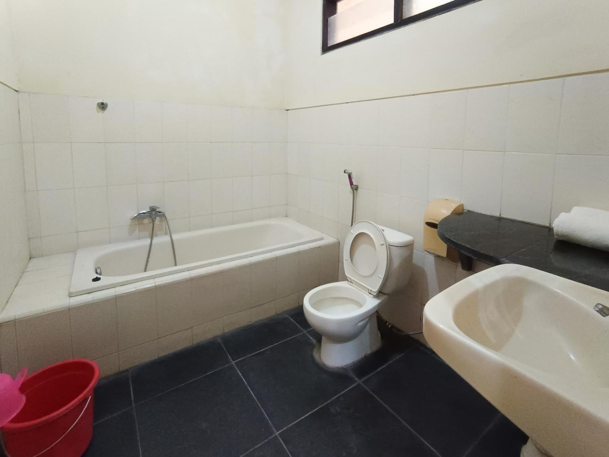 Hotel Gita Puri Redpartner Blitar Exterior foto