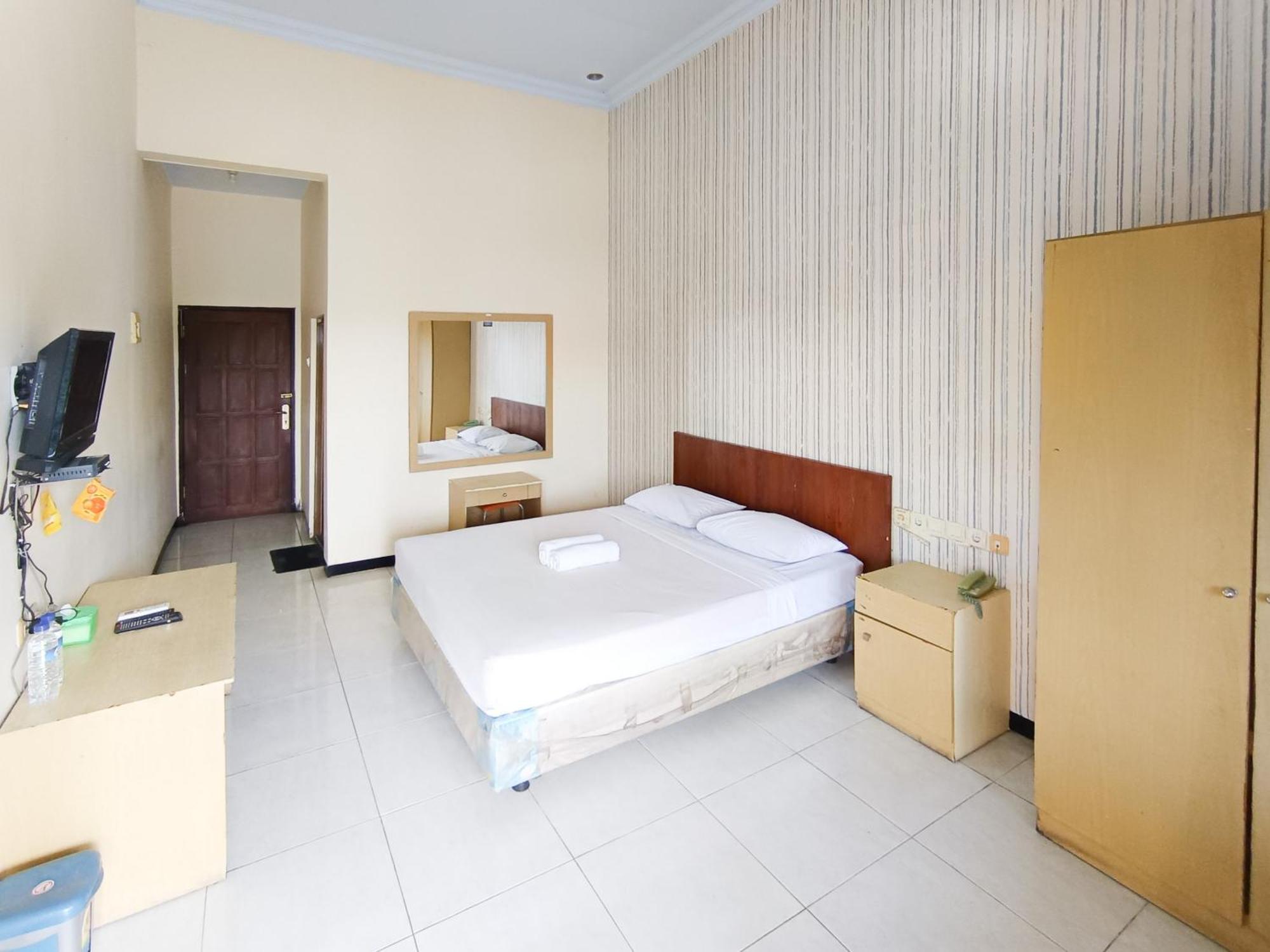 Hotel Gita Puri Redpartner Blitar Exterior foto