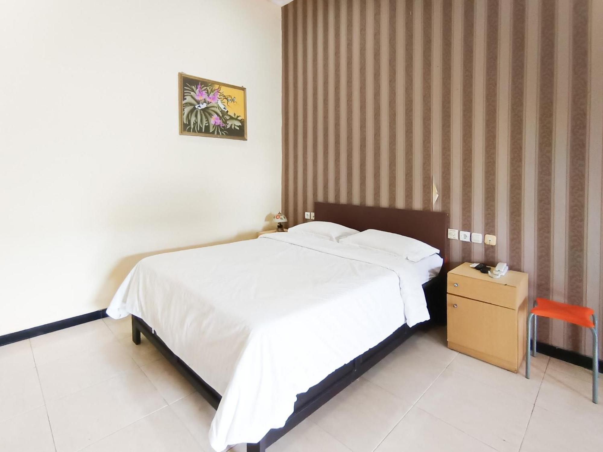 Hotel Gita Puri Redpartner Blitar Exterior foto