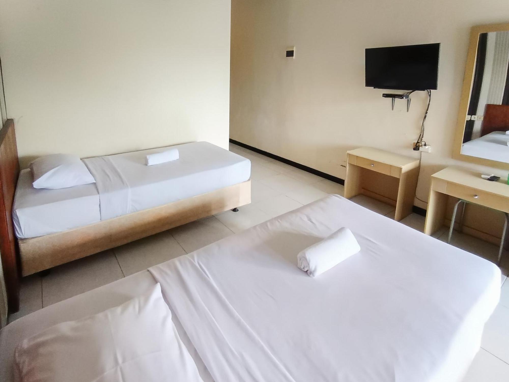 Hotel Gita Puri Redpartner Blitar Exterior foto