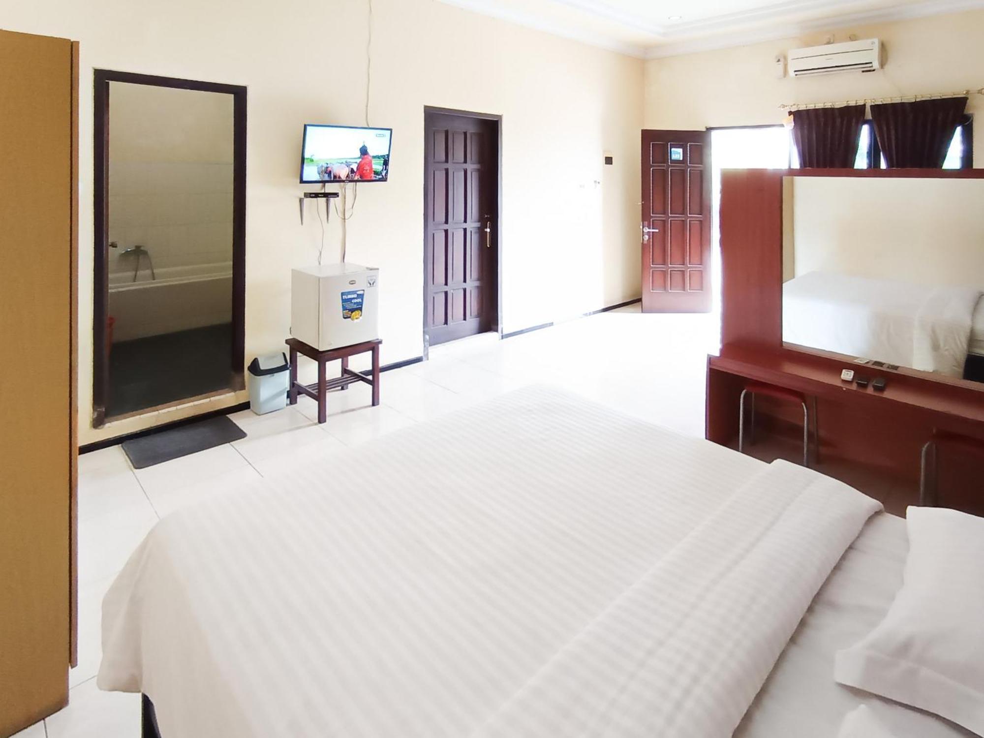 Hotel Gita Puri Redpartner Blitar Exterior foto