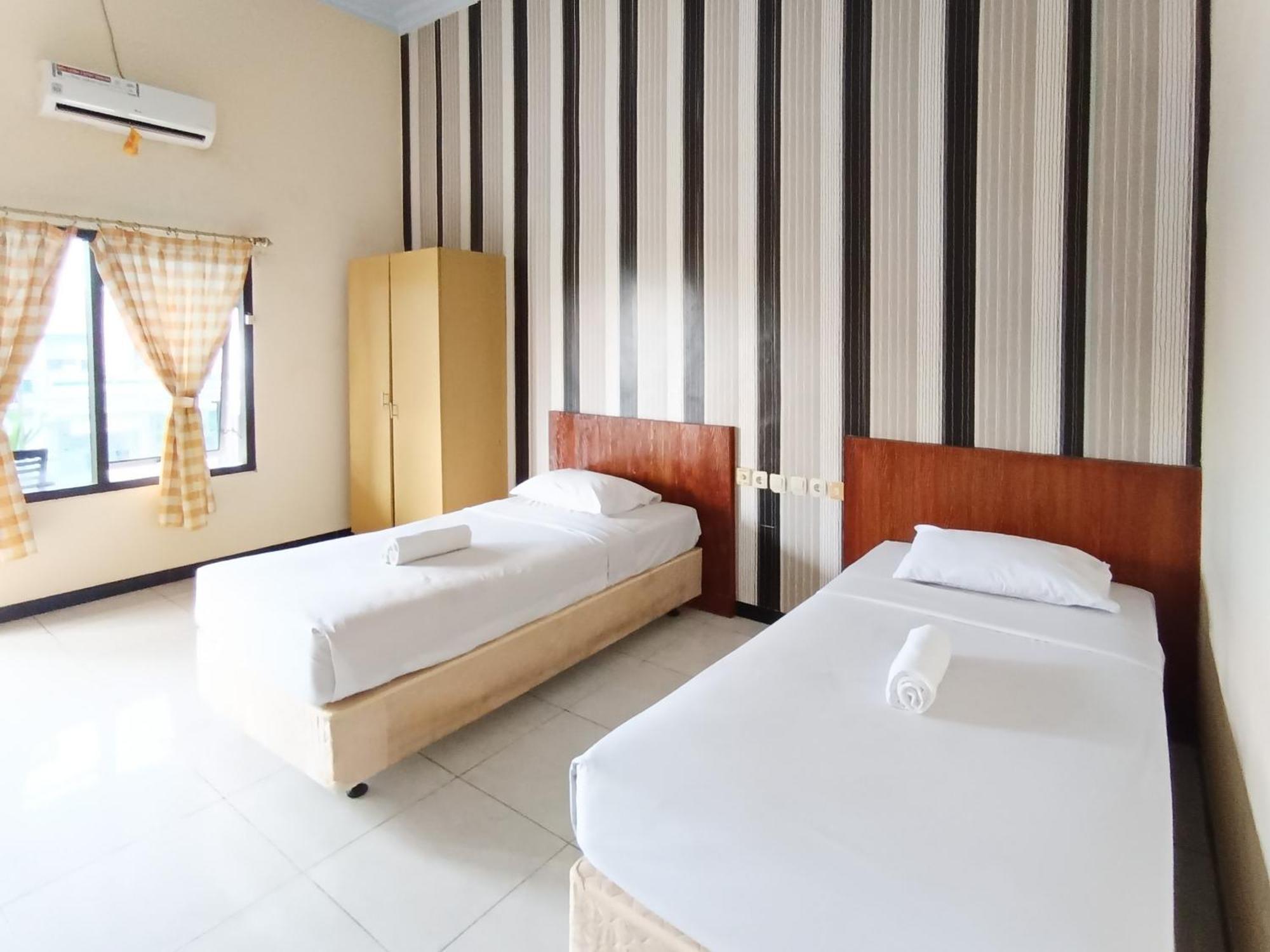 Hotel Gita Puri Redpartner Blitar Exterior foto