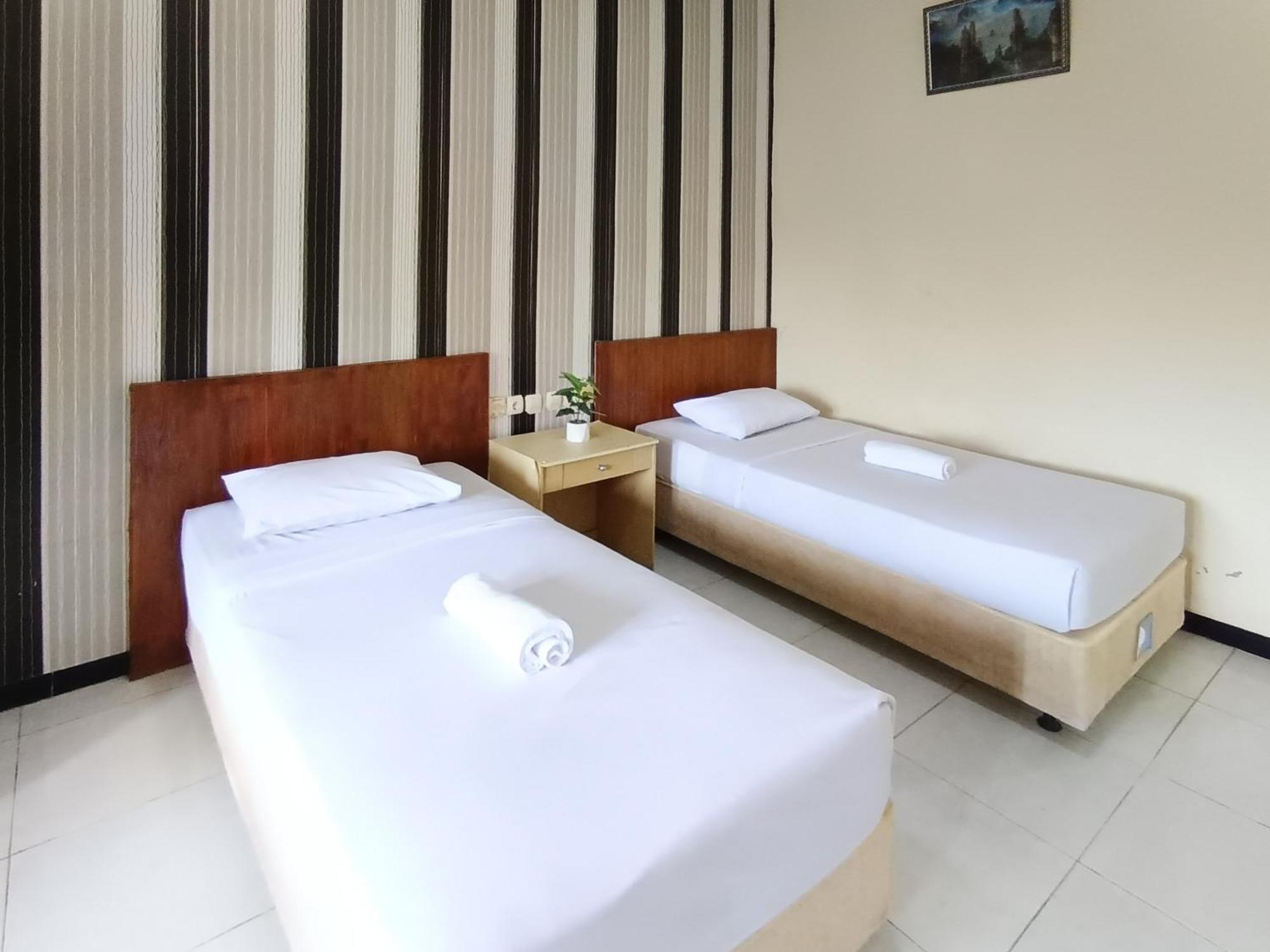 Hotel Gita Puri Redpartner Blitar Exterior foto