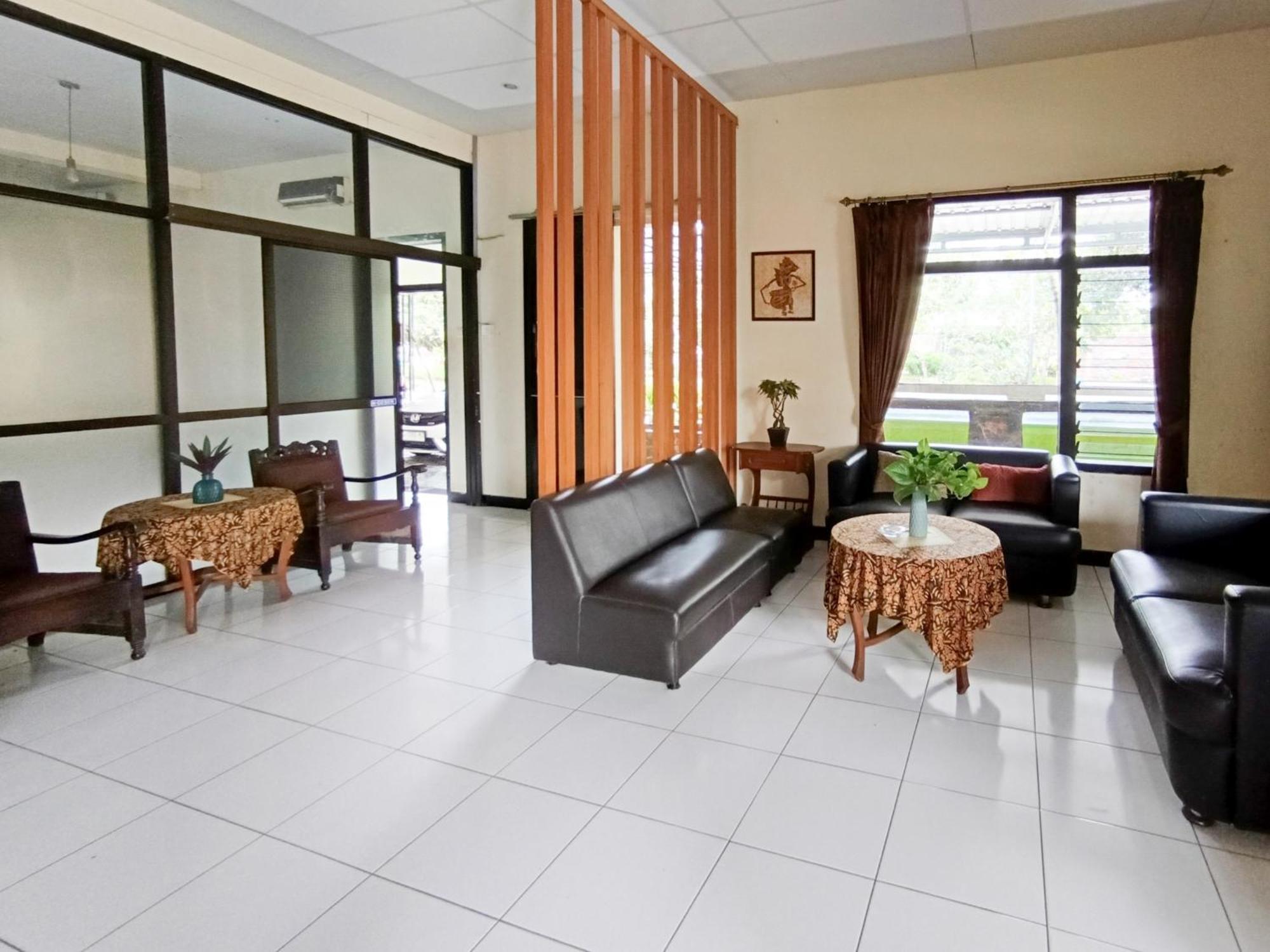 Hotel Gita Puri Redpartner Blitar Exterior foto