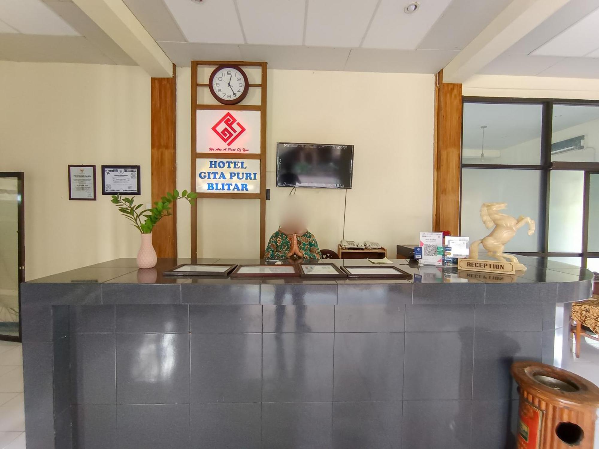 Hotel Gita Puri Redpartner Blitar Exterior foto