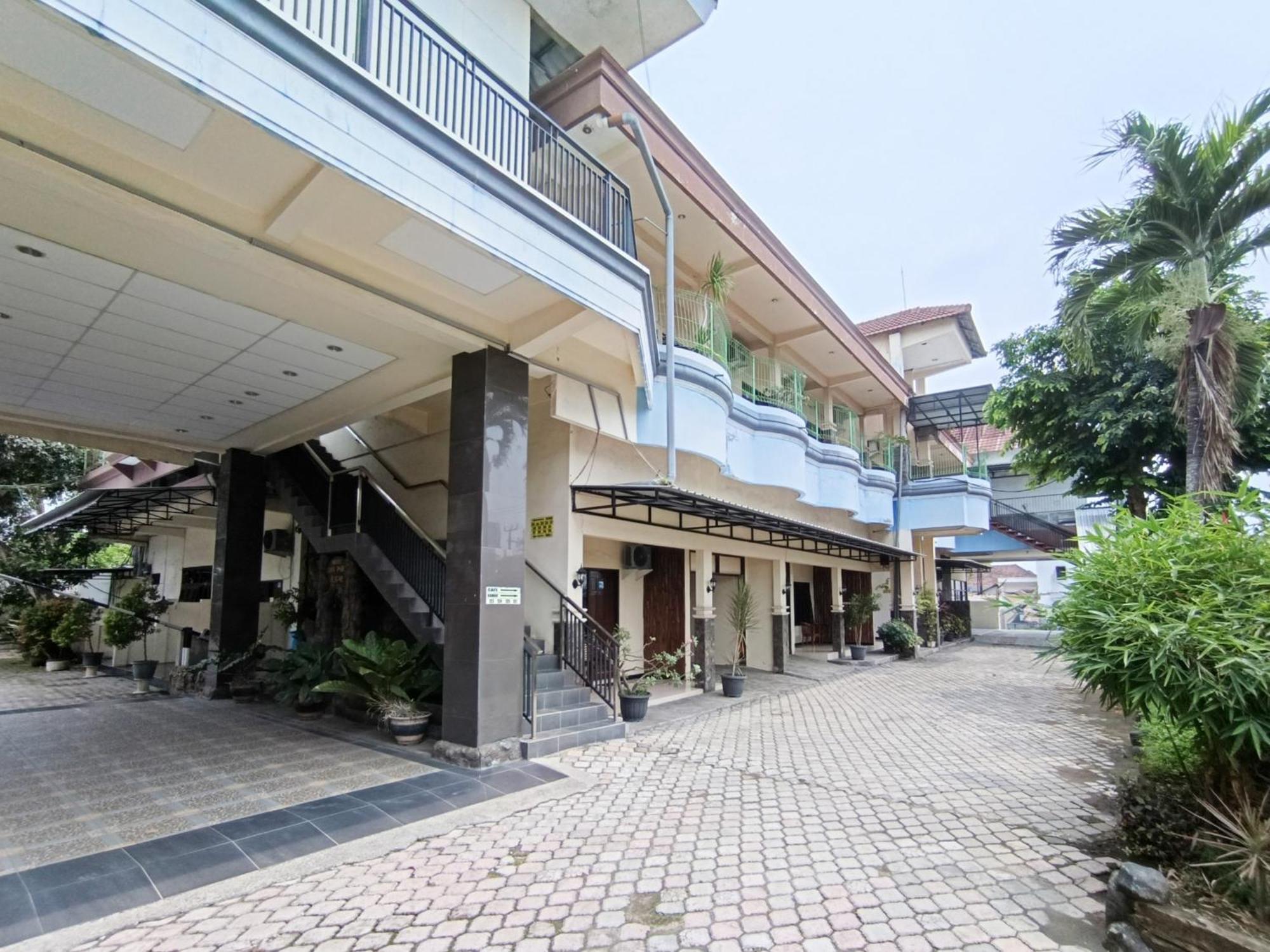 Hotel Gita Puri Redpartner Blitar Exterior foto